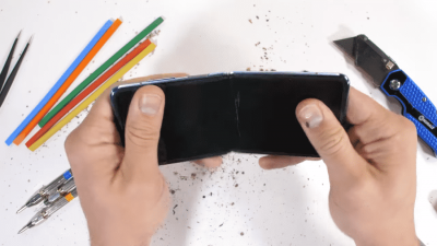 Samsung Galaxy Z Flip Durability Test – Fake Folding Glass 10 41 screenshot