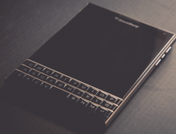 Tahun ini Blackbarry Akan Hadirkan Kembali Smartphone dengan Keyboard Fisik QWERTY