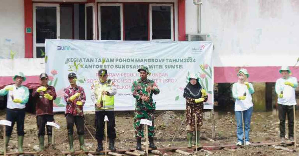 Telkom Indonesia Tanam 200 Bibit Mangrove di Banyuasin Dukung Komitmen ESG