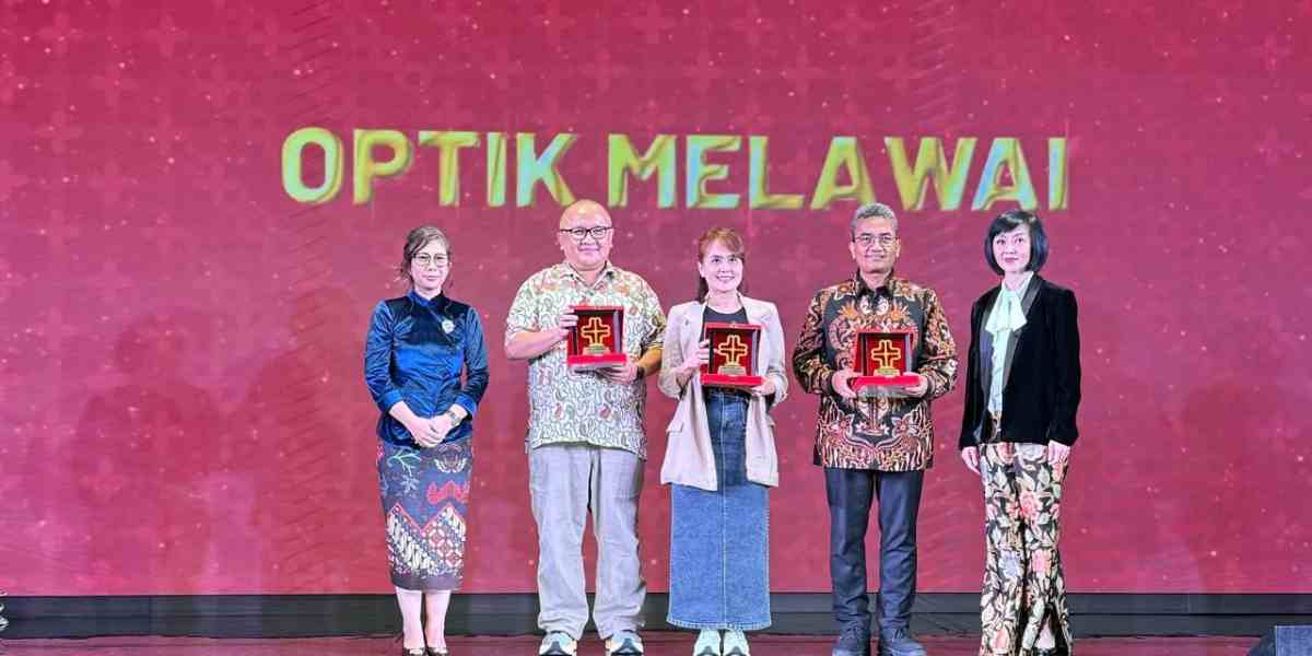 AdMedika Raih Penghargaan “The Best TPA” dalam Acara Eyewear Trunk Show and Corporate Award 2024